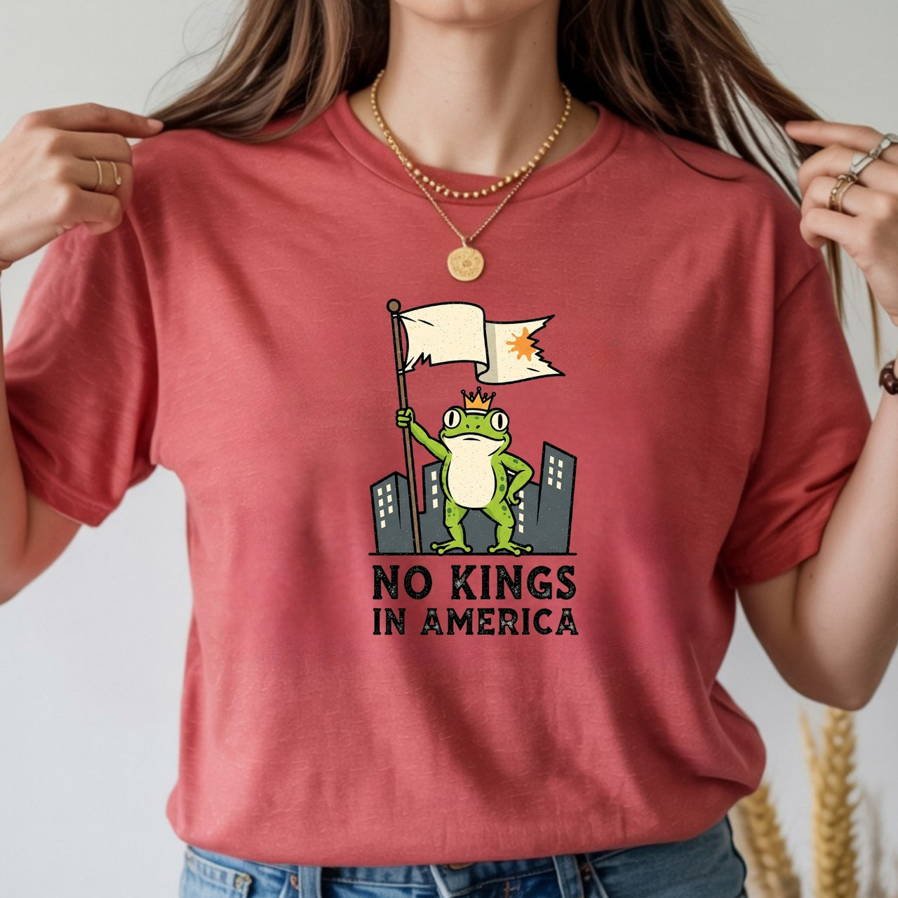 No Kings in America Frog T-Shirt – Rebellious Cartoon Graphic Tee – Funny Freedom Design