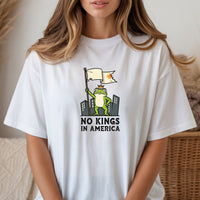 No Kings in America Frog T-Shirt – Rebellious Cartoon Graphic Tee – Funny Freedom Design