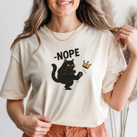 No Kings in America Black Cat Shirt – Funny Political Meme Tee – Satirical Graphic T-Shirt