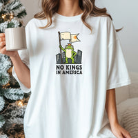 No Kings in America Frog T-Shirt – Rebellious Cartoon Graphic Tee – Funny Freedom Design