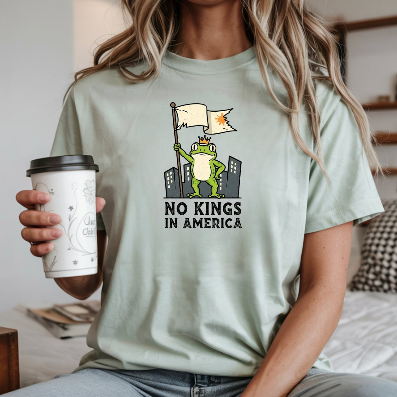 No Kings in America Frog T-Shirt – Rebellious Cartoon Graphic Tee – Funny Freedom Design