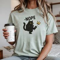 No Kings in America Black Cat Shirt – Funny Political Meme Tee – Satirical Graphic T-Shirt