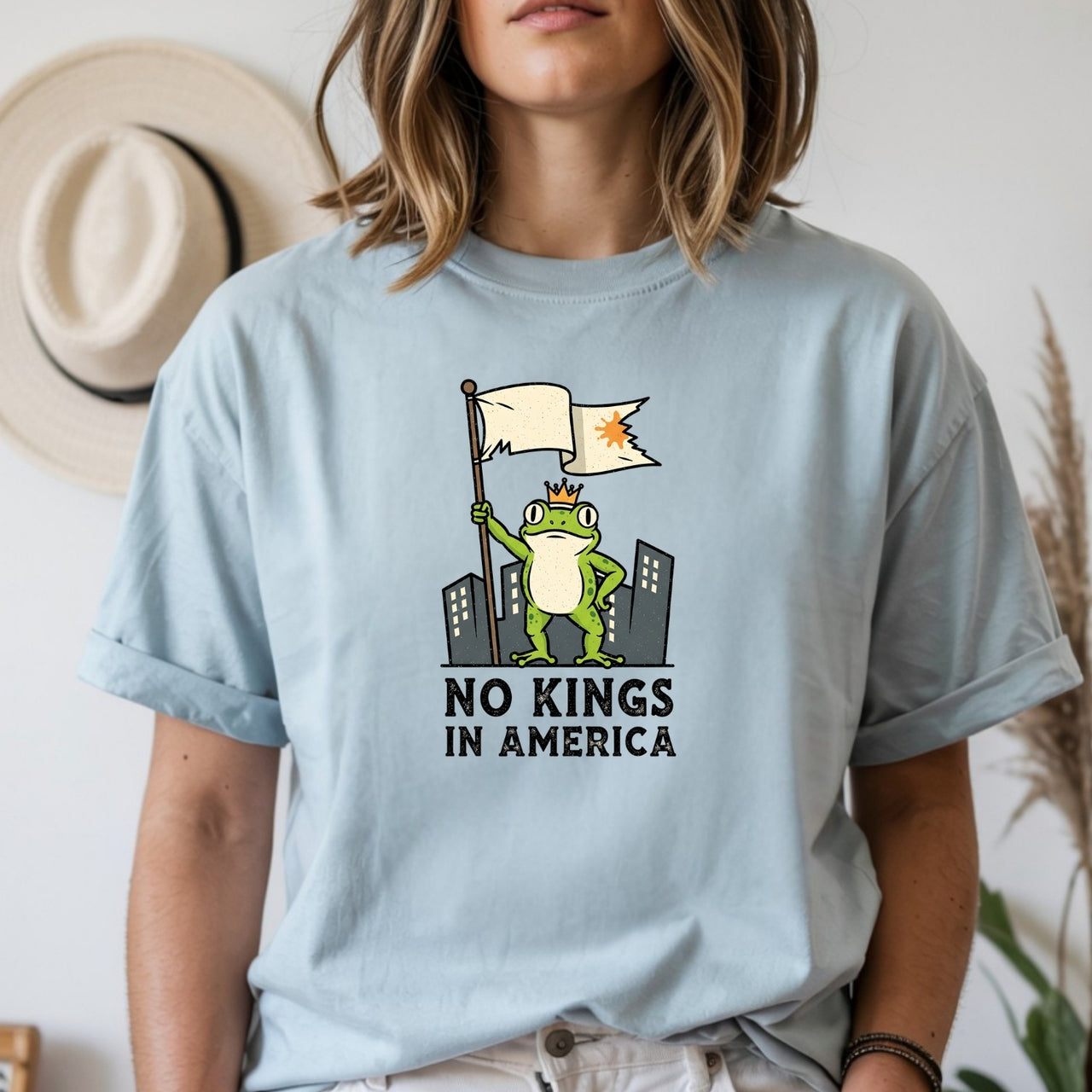 No Kings in America Frog T-Shirt – Rebellious Cartoon Graphic Tee – Funny Freedom Design