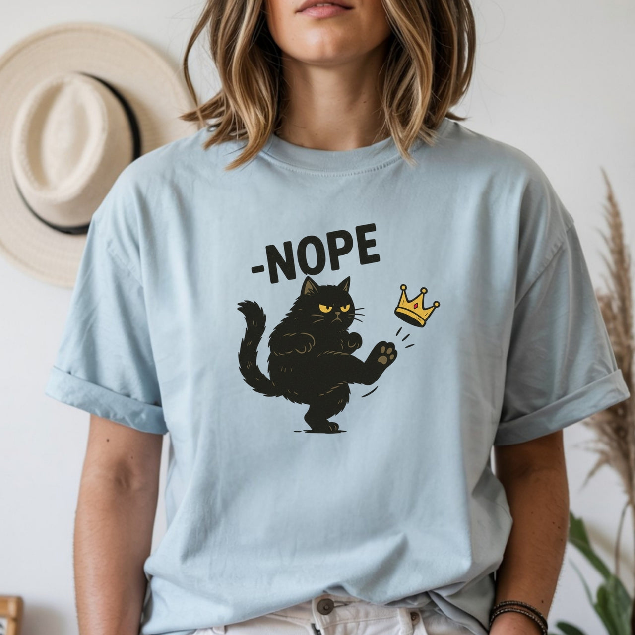 No Kings in America Black Cat Shirt – Funny Political Meme Tee – Satirical Graphic T-Shirt