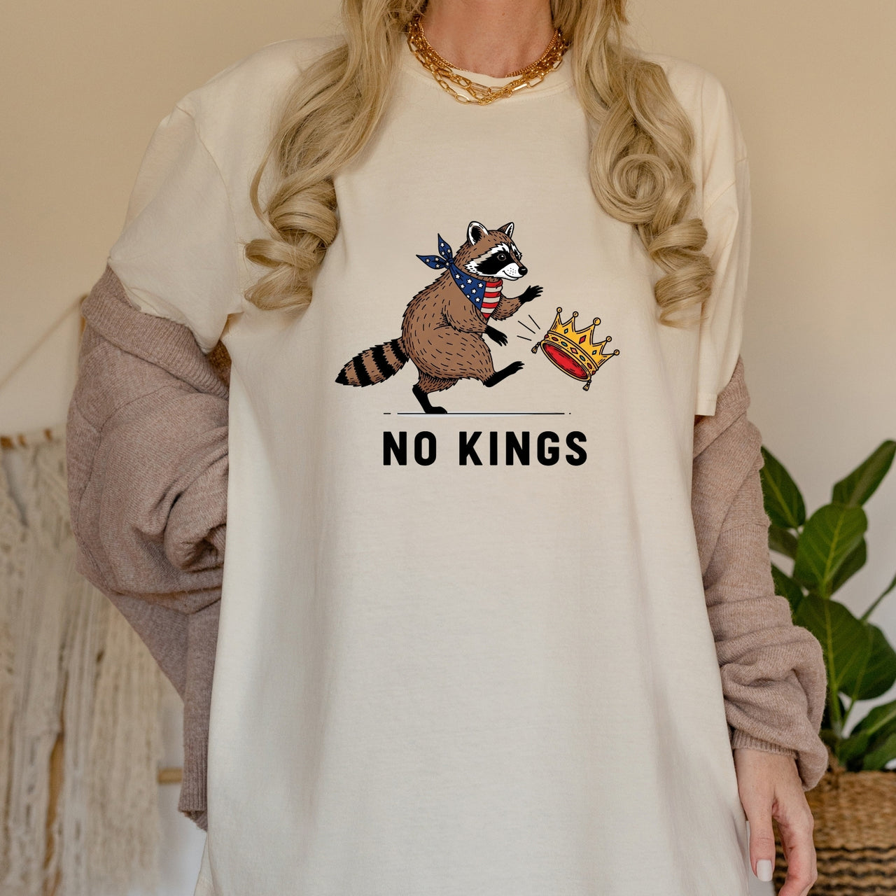 No Kings Raccoon Graphic T-Shirt - Freedom and Independence Shirt – Funny Parody Top