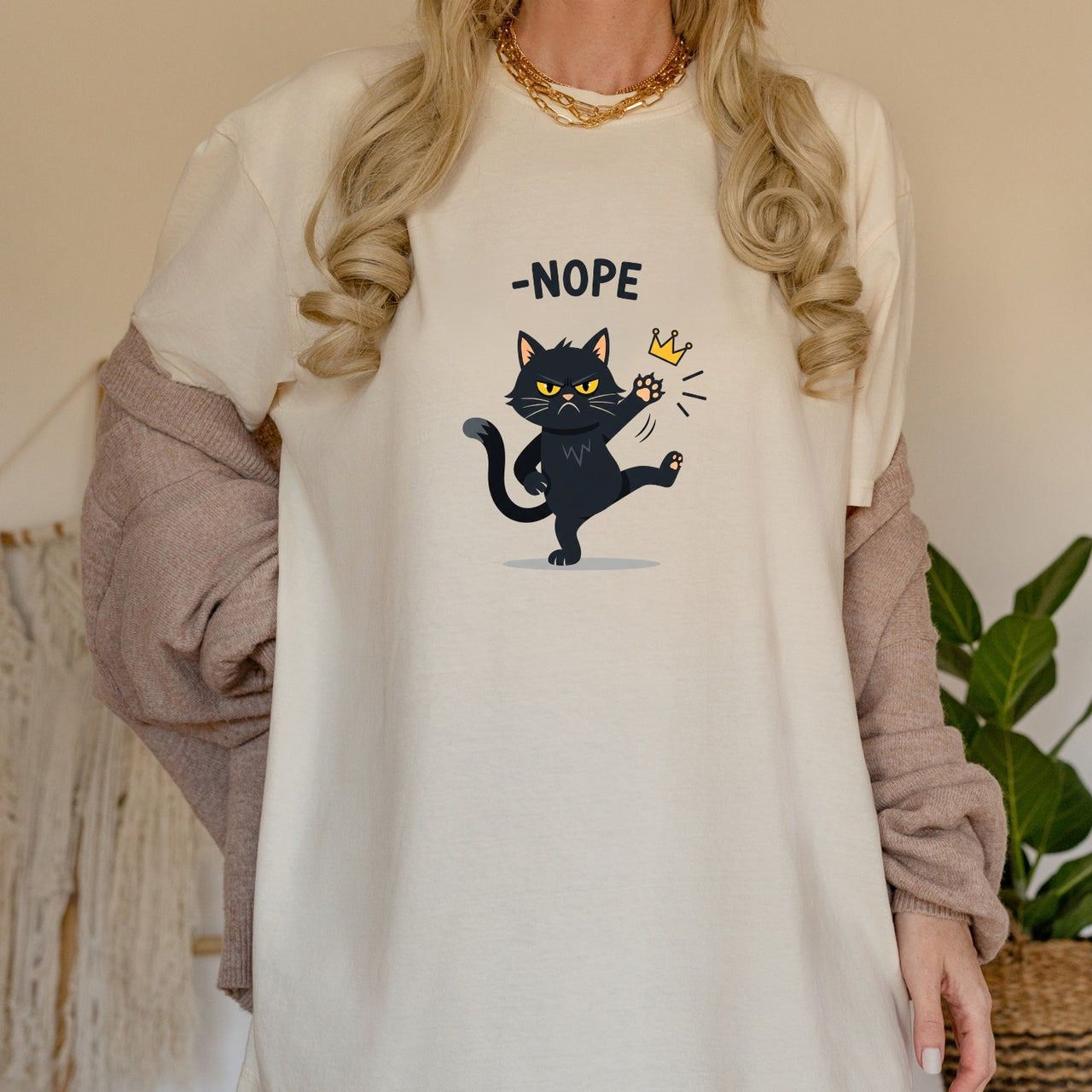 No Kings in America Black Cat T-Shirt – Funny Patriotic Meme Tee – Independence Graphic Top