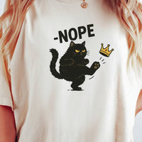 No Kings in America Black Cat Shirt – Funny Political Meme Tee – Satirical Graphic T-Shirt
