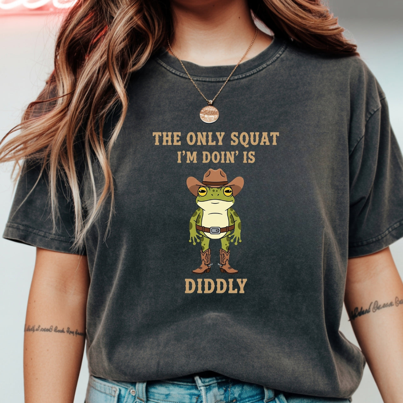 The Only Squat I'm Doin' Is Diddly T-Shirt – Funny Cowboy Frog Unisex Tee