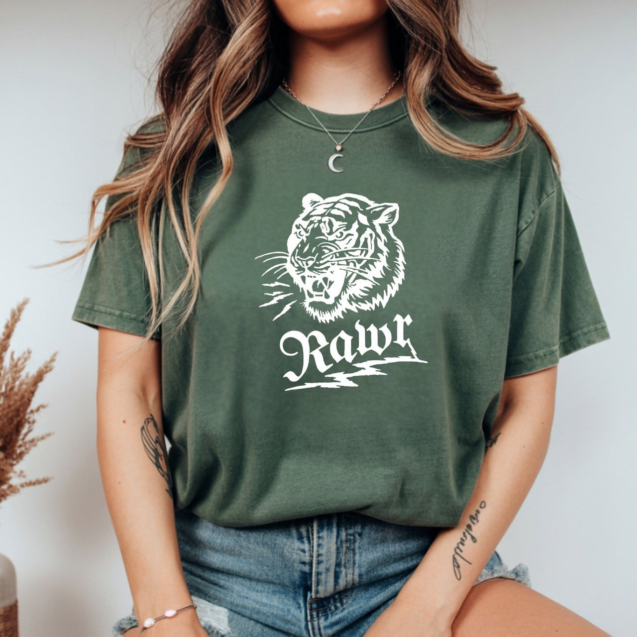 Vintage Rawr Roaring Tiger T-Shirt - Retro 90s Grunge Wild Animal Graphic Tee