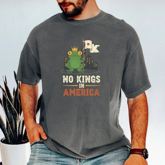 No Kings In American Frog Tee – Funny Cartoon Graphic T-Shirt