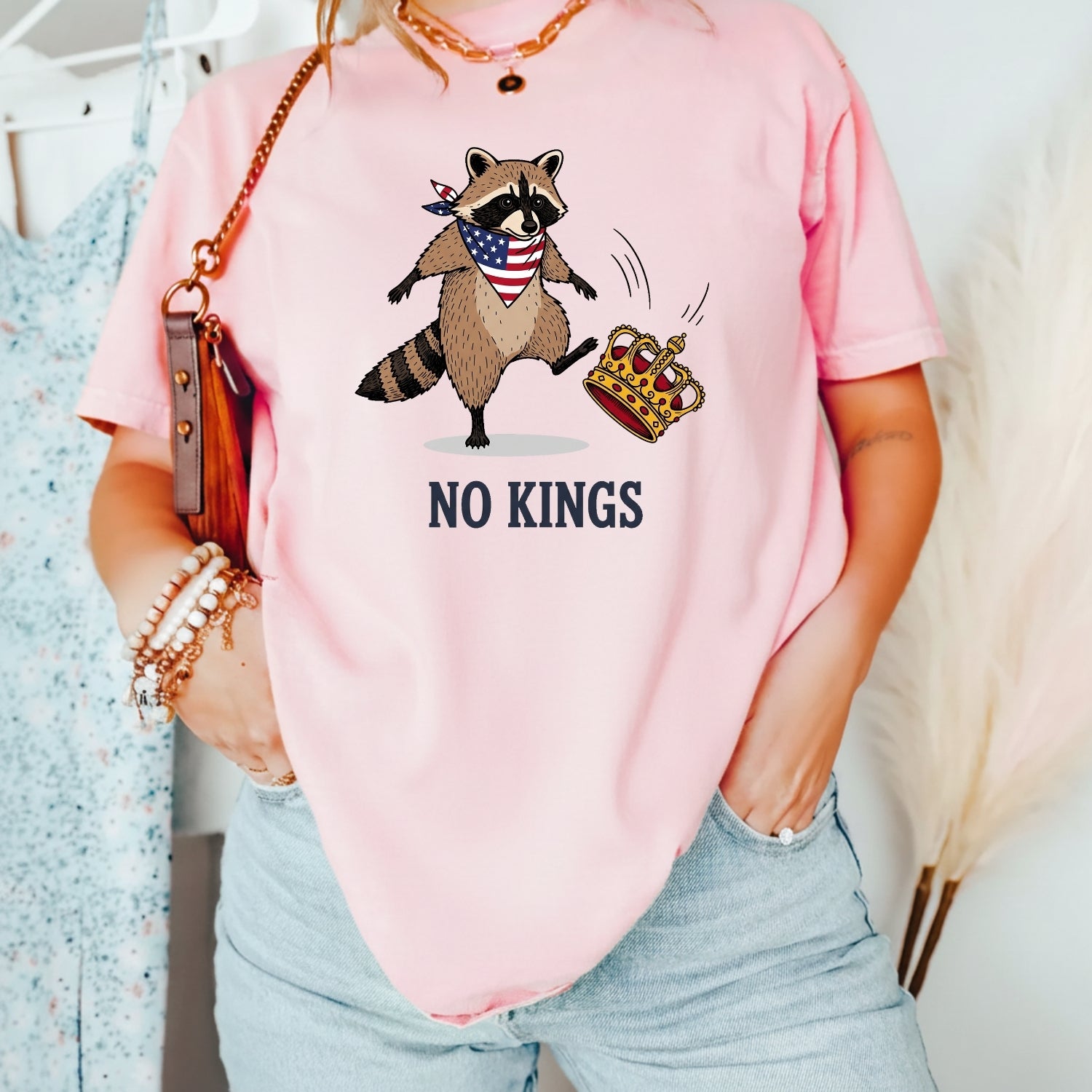 No Kings Raccoon T-Shirt – Funny American Rebel Tee – Patriotic Humor Graphic Top