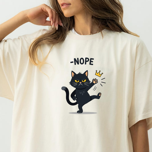 No Kings in America Black Cat T-Shirt – Funny Patriotic Meme Tee