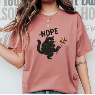 No Kings in America Black Cat Shirt – Funny Political Meme Tee – Satirical Graphic T-Shirt