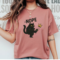 No Kings in America Black Cat Shirt – Funny Political Meme Tee – Satirical Graphic T-Shirt