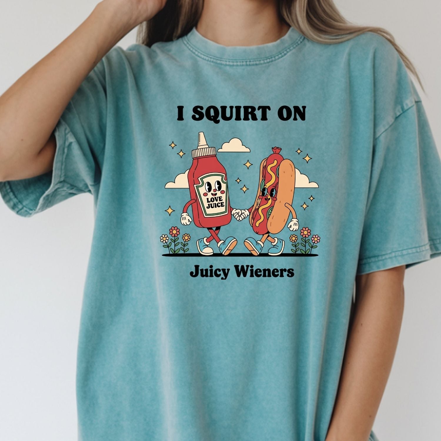 Retro Funny I Squirt On Juicy Wieners Hot Dog Tee - Raunchy Humor Shirt - Cute Food Meme T-Shirt