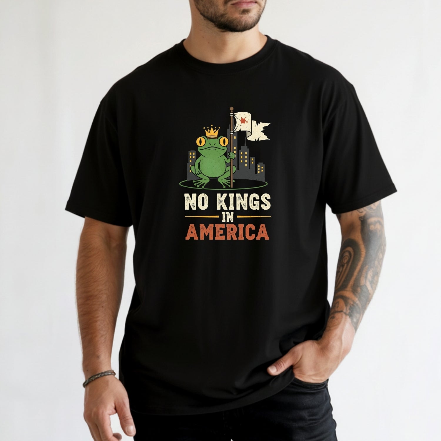 No Kings In American Frog Tee – Funny Cartoon Graphic T-Shirt – Patriotic Rebellion Top