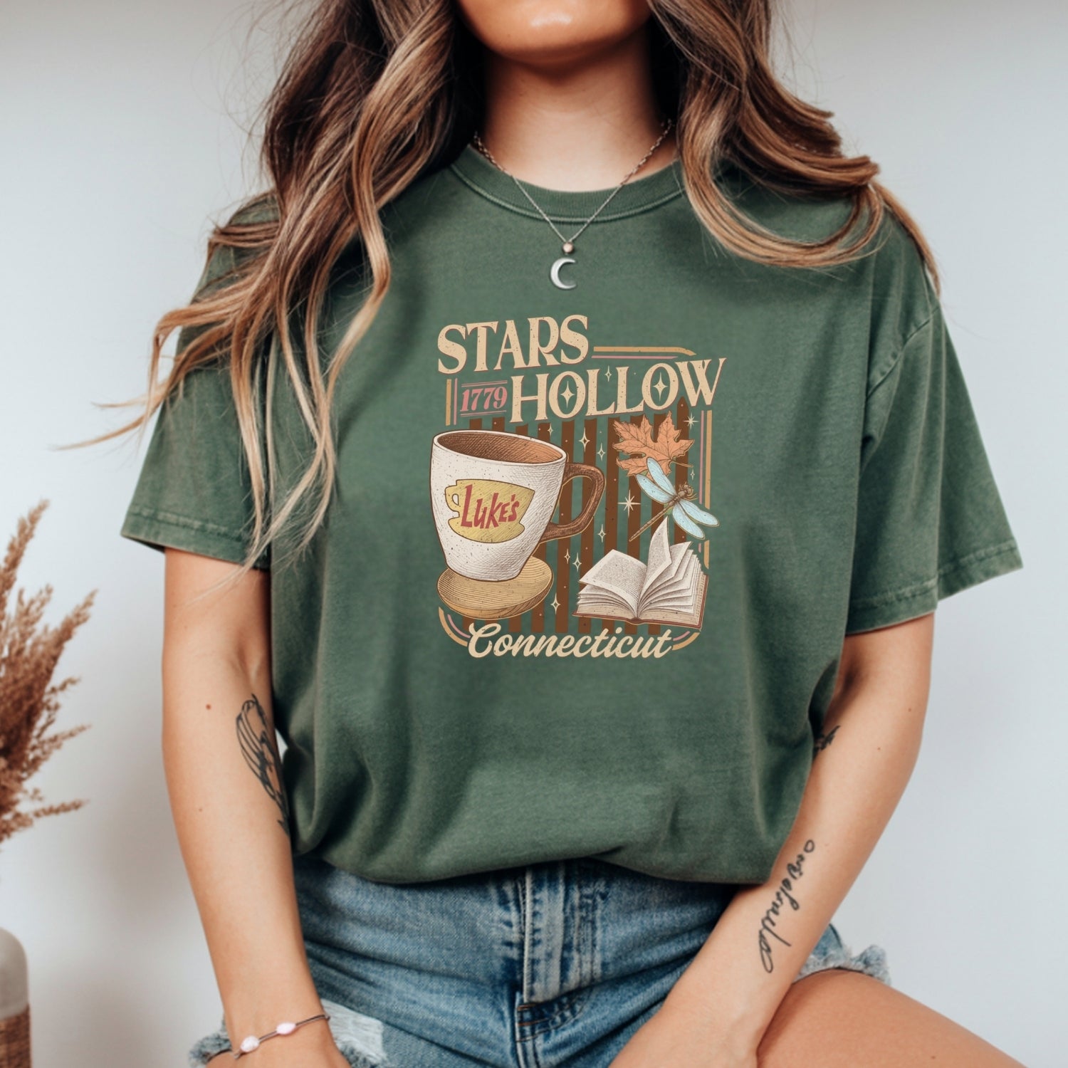 Stars Hollow Coffee Shop T-Shirt – Vintage Connecticut Tee – Retro Small Town Cafe Style