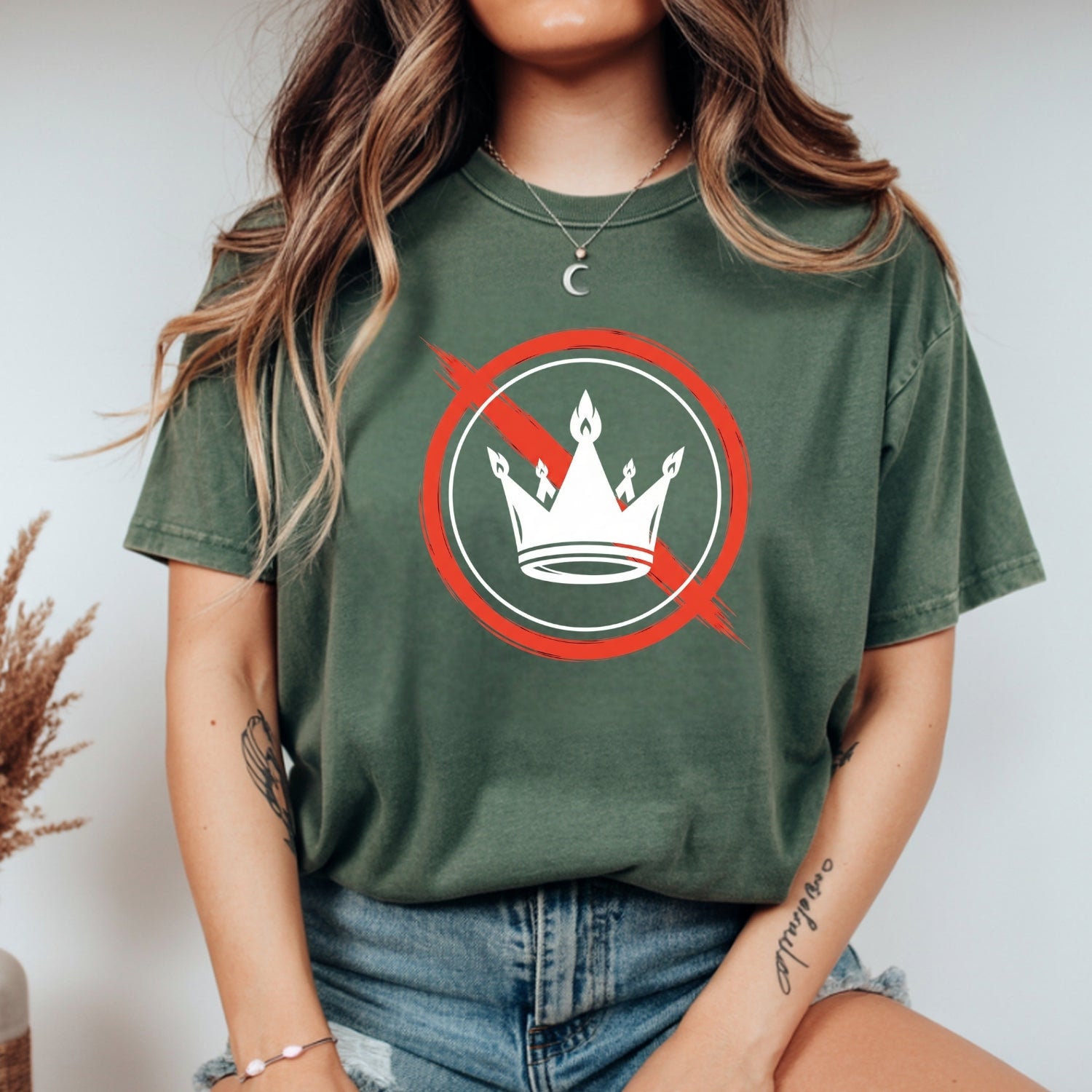 No Kings Statement T-Shirt – No Crown Symbol Shirt – Freedom & Equality Graphic Top