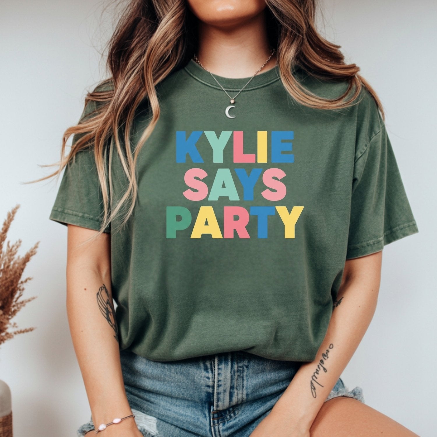 Kylie Says Party Shirt – Retro Disco Pop-Inspired Graphic Tee