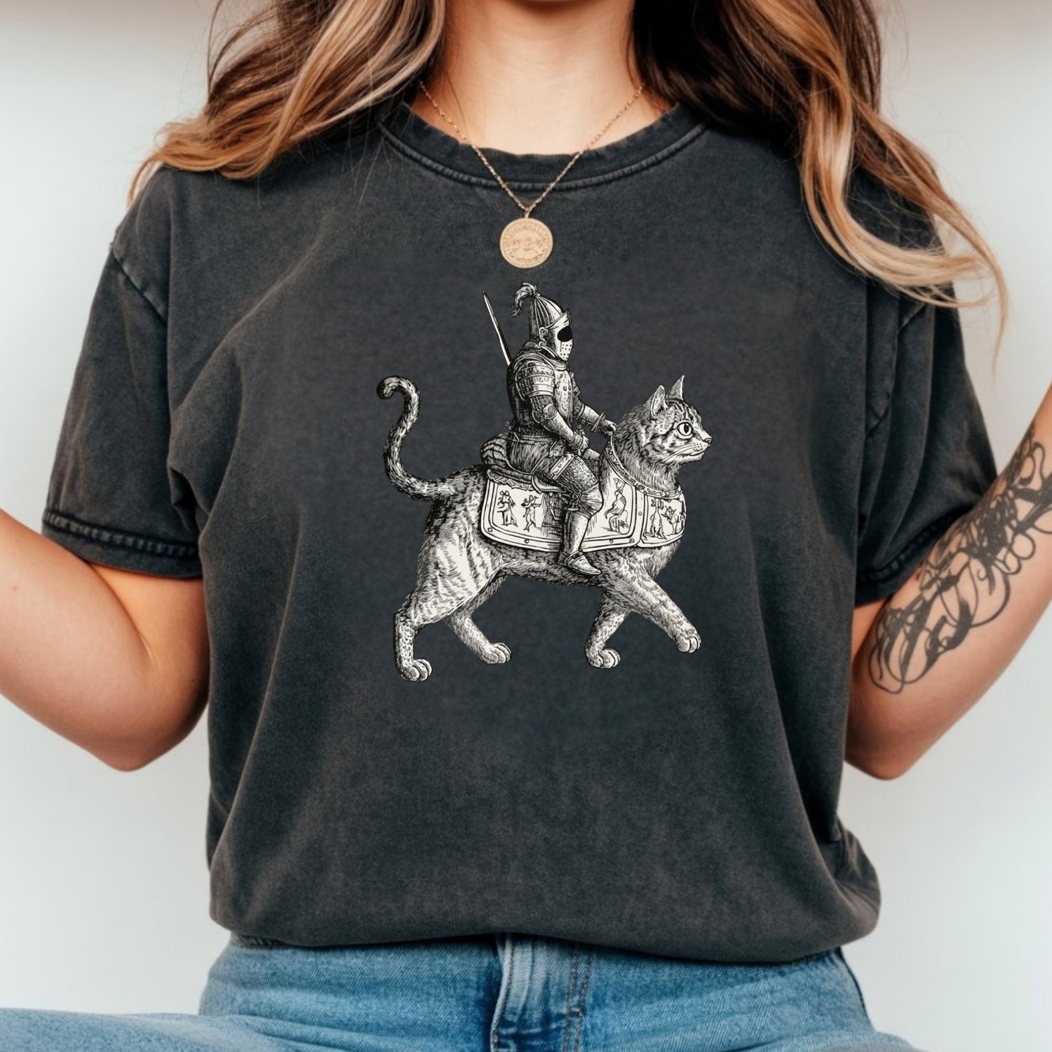 Retro Cat Knight Graphic T-Shirt – Vintage Medieval Tattoo Style – Dark Y2K Kitten Tee