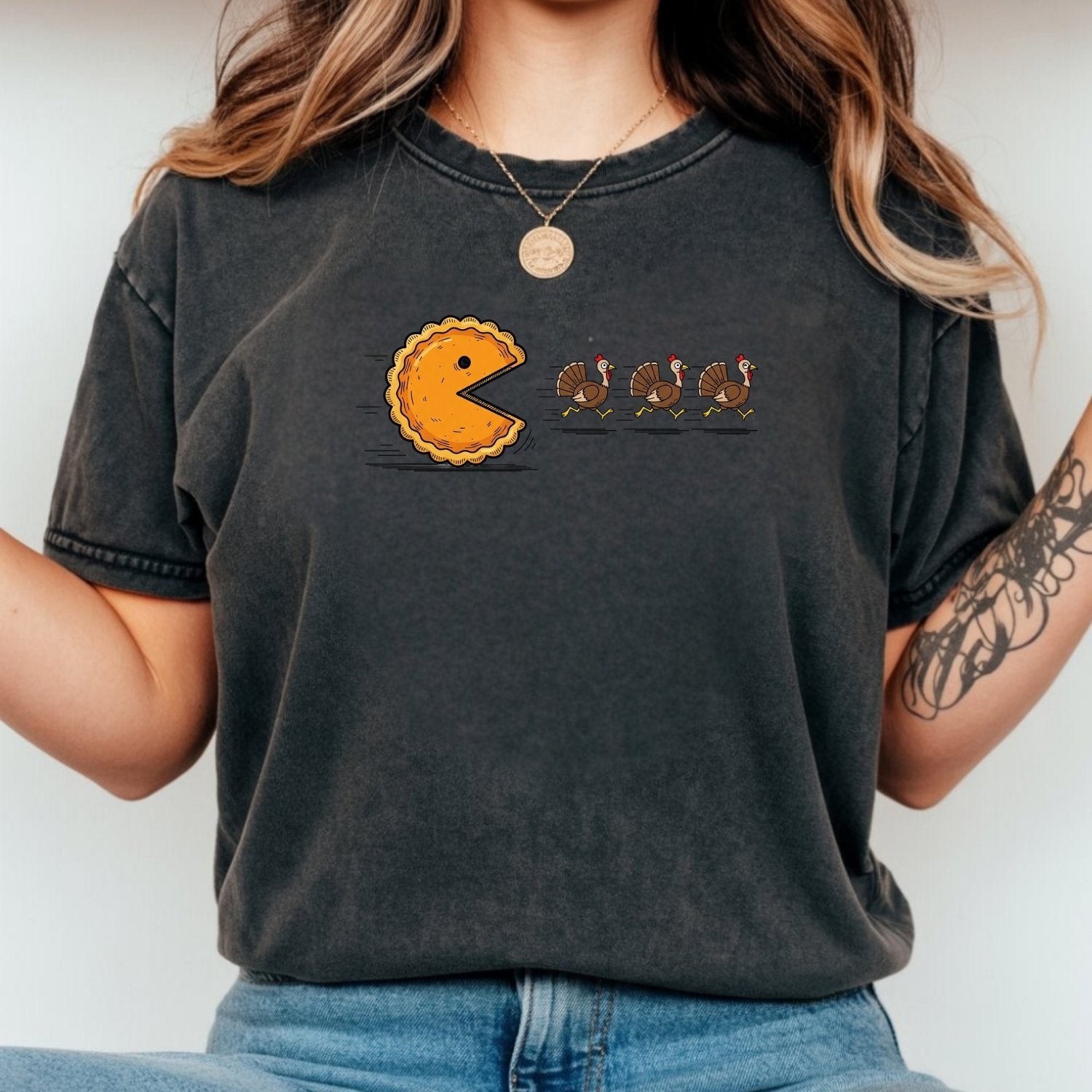 Retro Turkey Chase Shirt – Funny Thanksgiving Pumpkin Pie Tee
