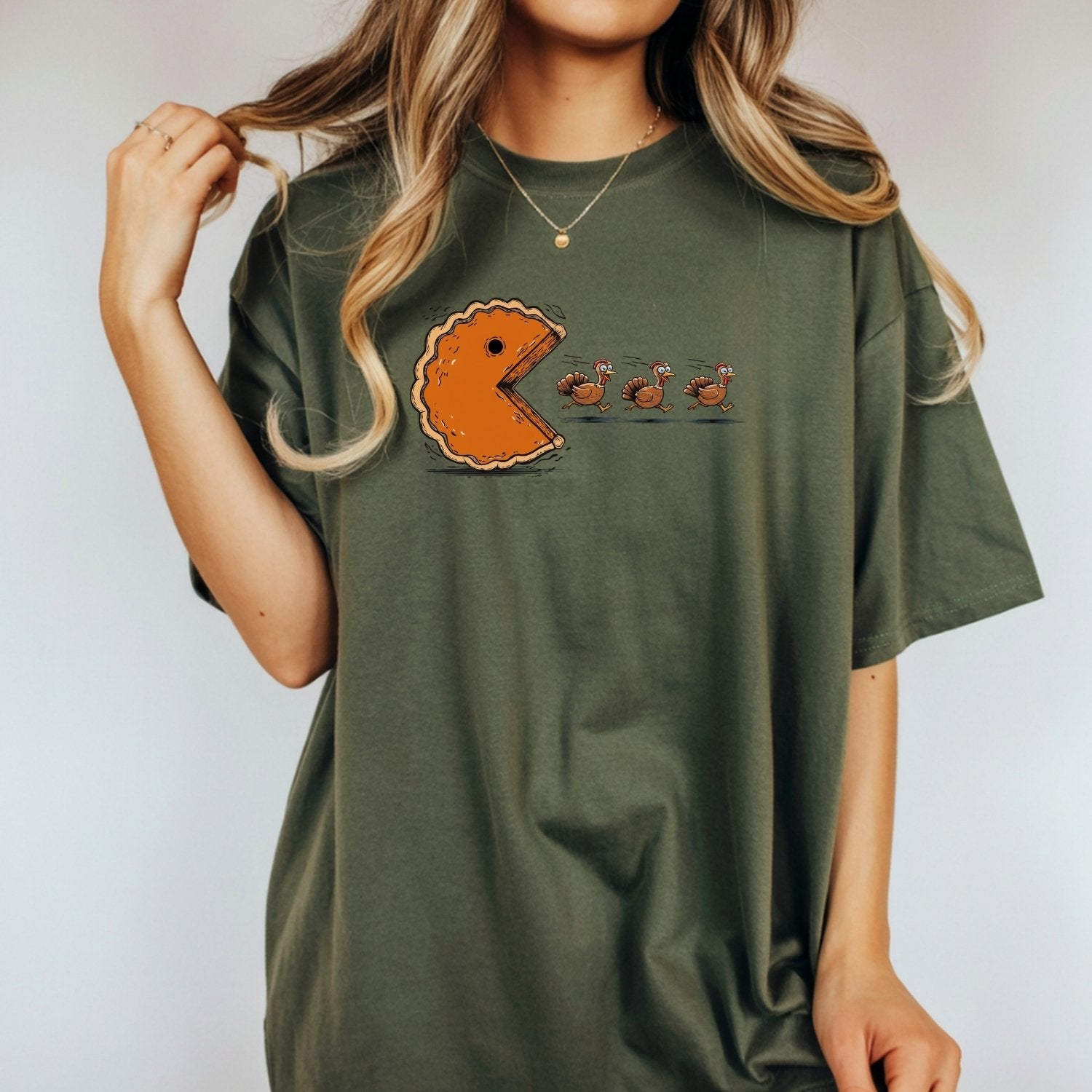 Retro Thanksgiving Pumpkin Pie Chasing Turkey Shirt – Funny Fall Vibes Tee