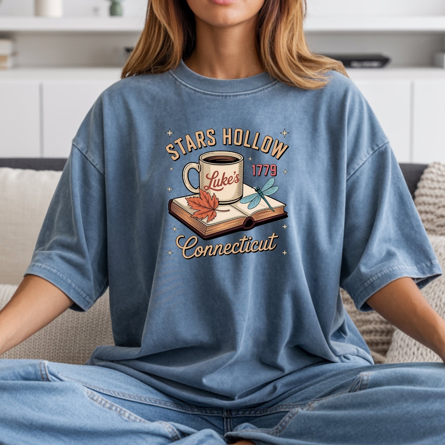 Retro Coffee Shop Tee – Stars Hollow Connecticut 1779 T-Shirt – Vintage Cafe Design