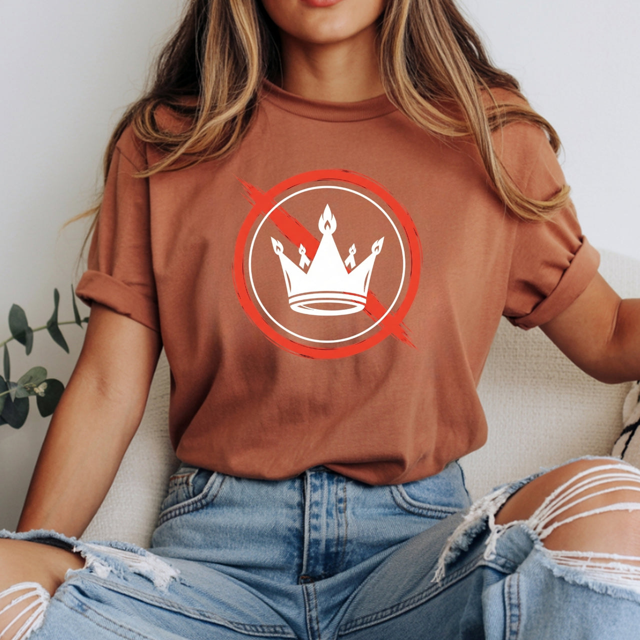 No Kings Statement T-Shirt – No Crown Symbol Shirt – Freedom & Equality Graphic Top