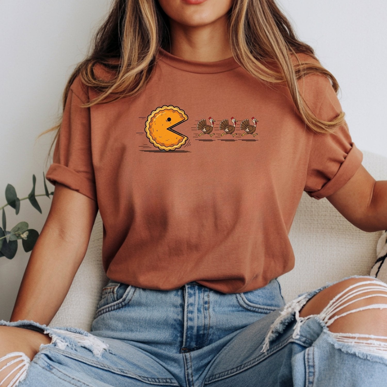 Retro Turkey Chase Shirt – Funny Thanksgiving Pumpkin Pie Tee