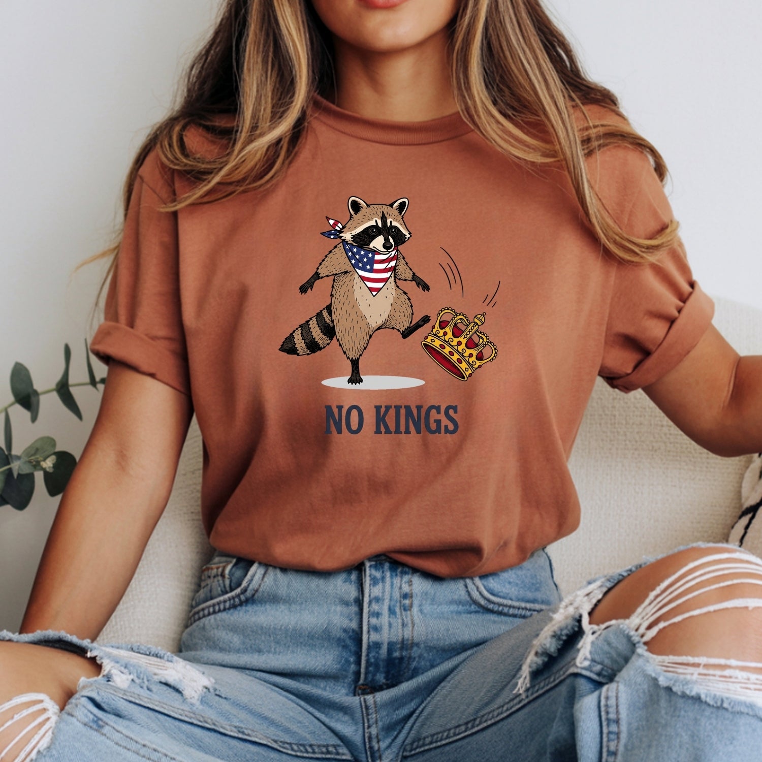 No Kings Raccoon T-Shirt – Funny American Rebel Tee – Patriotic Humor Graphic Top