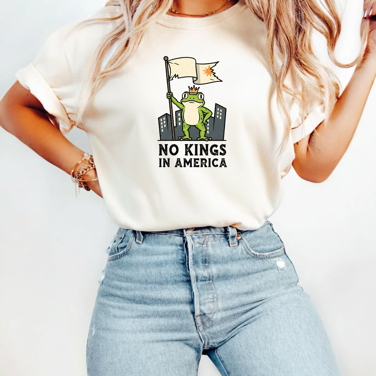No Kings in America Frog T-Shirt – Rebellious Cartoon Graphic Tee – Funny Freedom Design