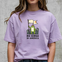 No Kings in America Frog T-Shirt – Rebellious Cartoon Graphic Tee – Funny Freedom Design