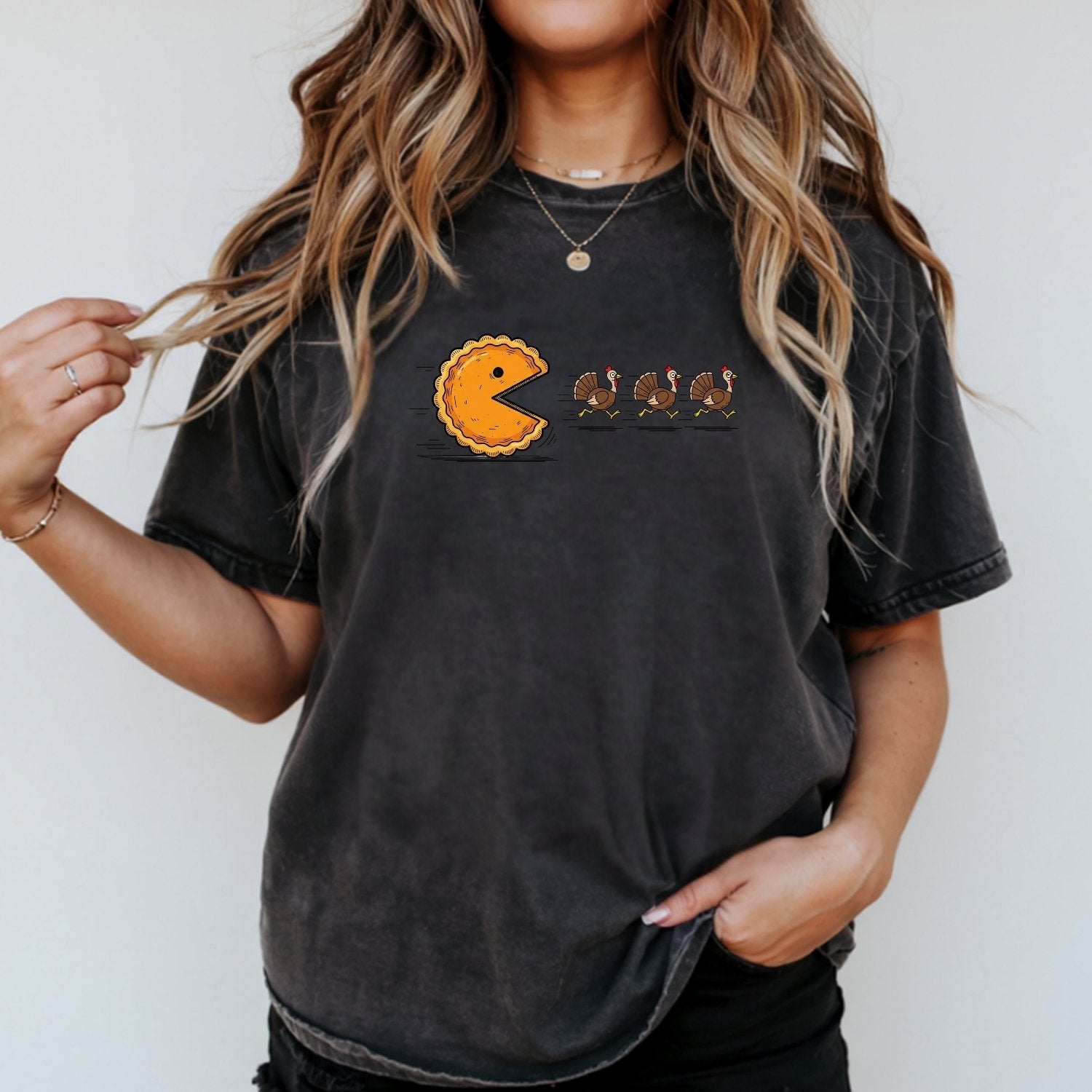 Retro Turkey Chase Shirt – Funny Thanksgiving Pumpkin Pie Tee