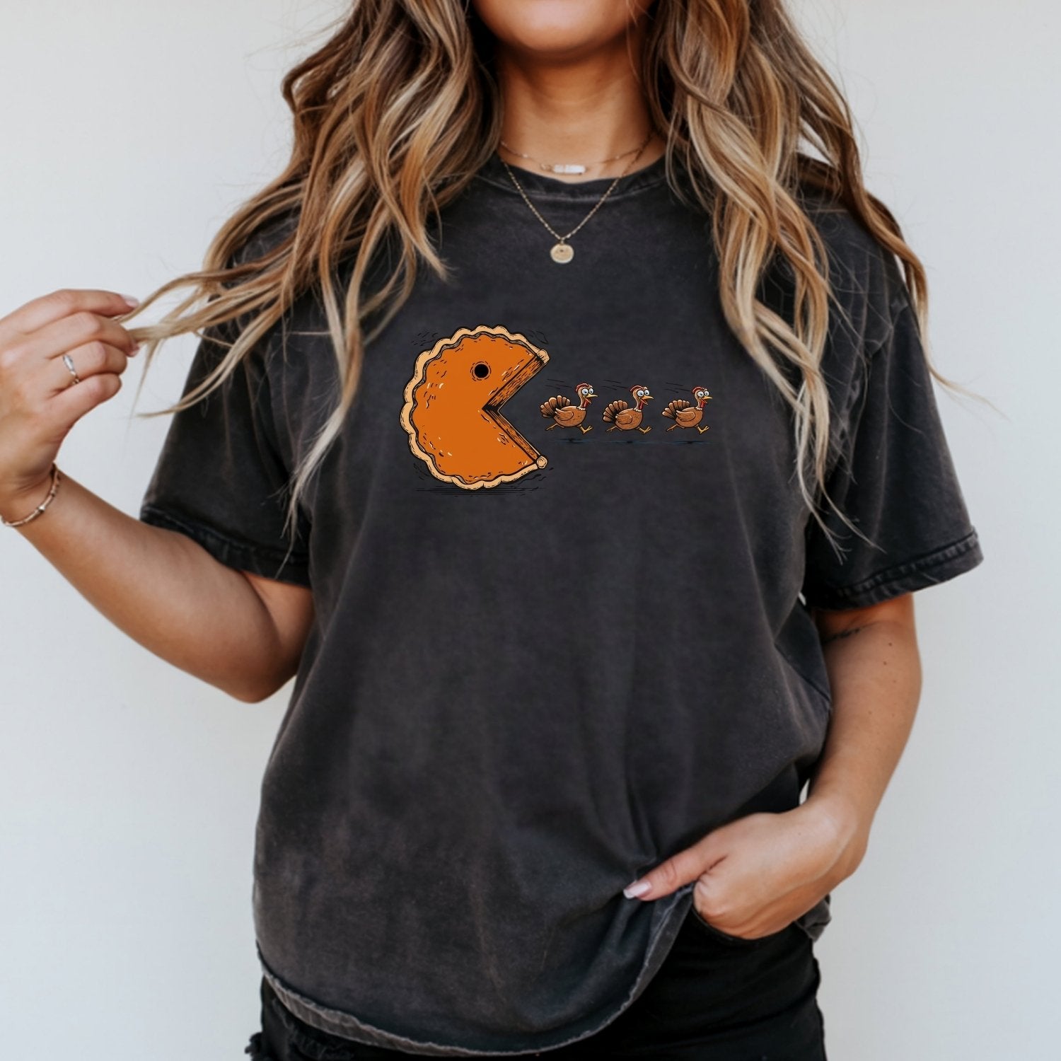 Retro Thanksgiving Pumpkin Pie Chasing Turkey Shirt – Funny Fall Vibes Tee