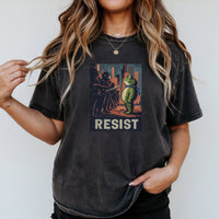 Resist Portland Frog Shirt – Funny Rebel Graphic Tee – No Kings Freedom Design