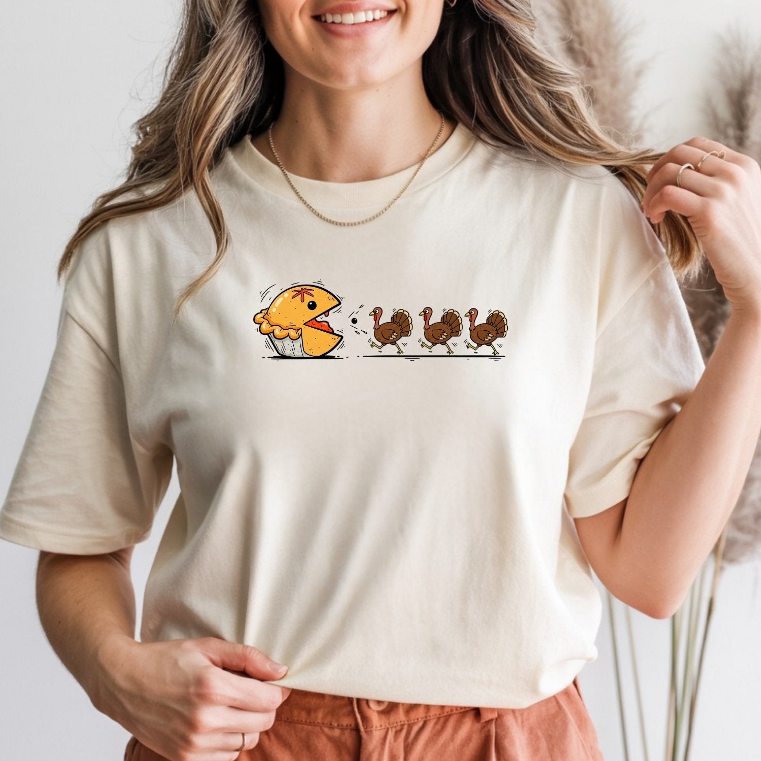 Funny Thanksgiving Shirt – Retro Pumpkin Pie Chasing Turkey Tee