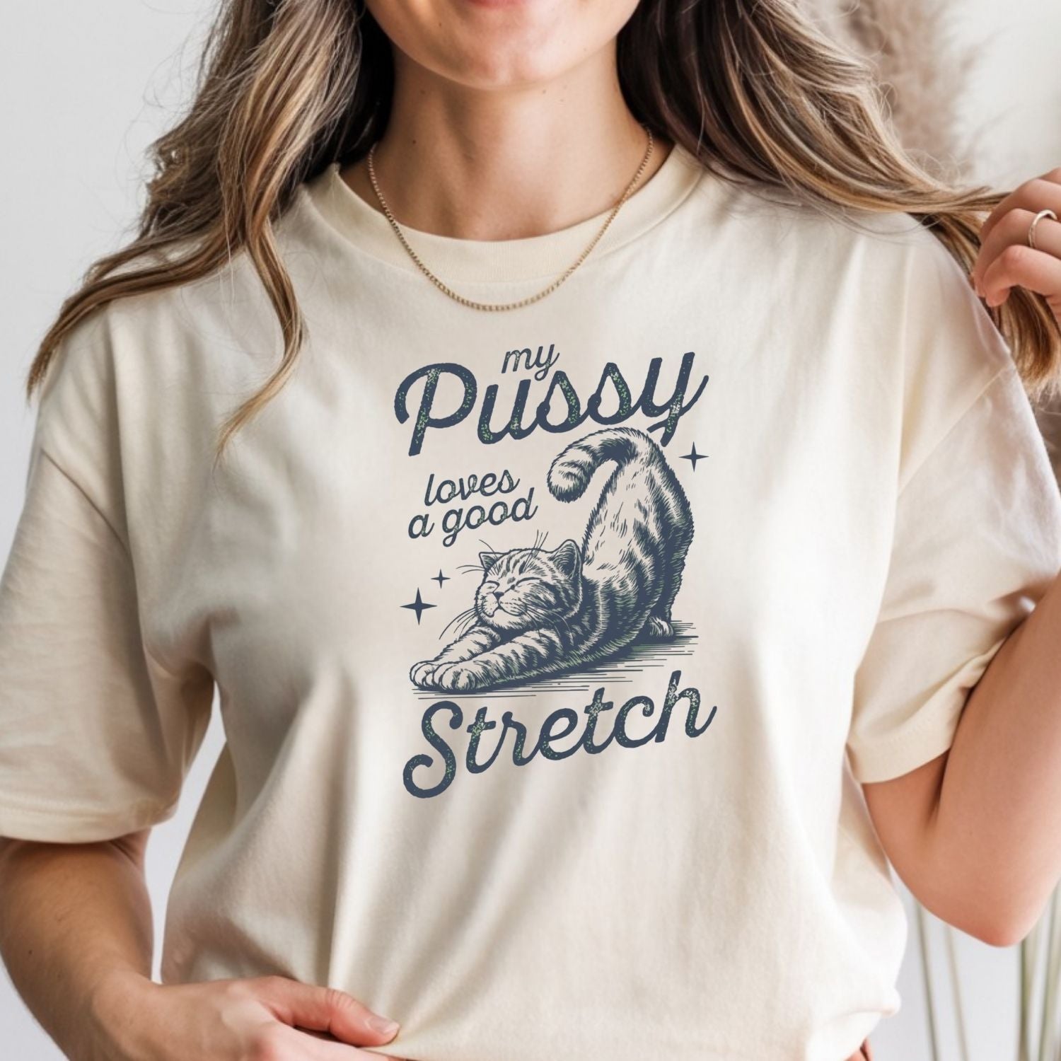 Cheeky Cat Shirt – Funny Stretching Cat Tee, Retro Humor Gift for Her