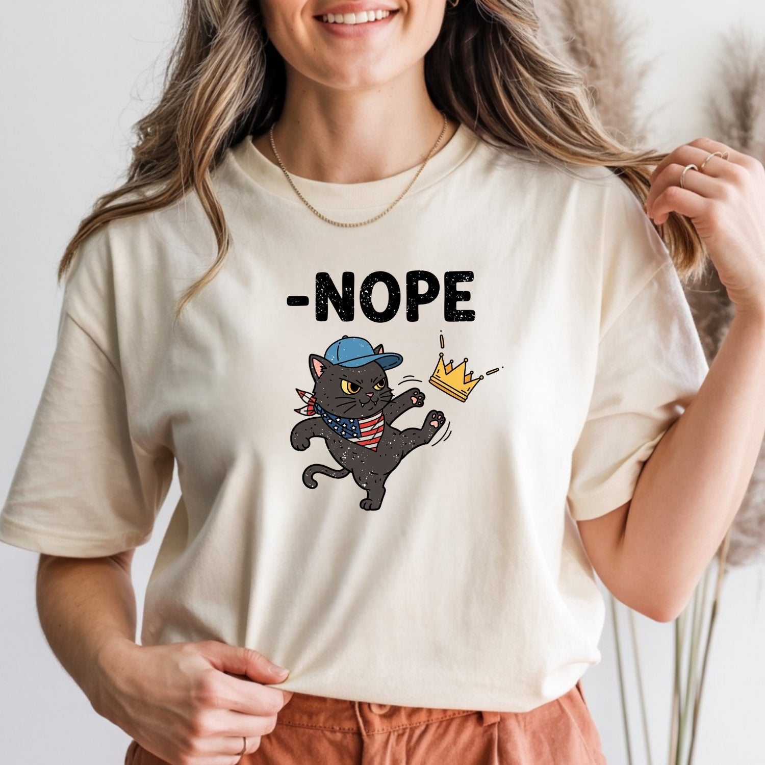 No Kings in America Tee – Black Cat Parody Shirt – Liberty & Humor Graphic Top