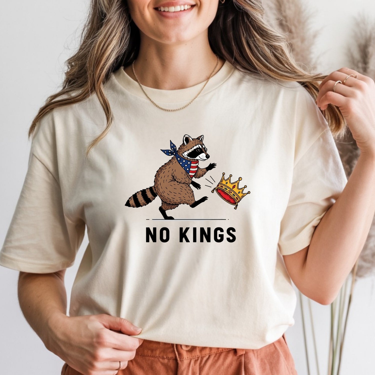 No Kings Raccoon Graphic T-Shirt - Freedom and Independence Shirt – Funny Parody Top