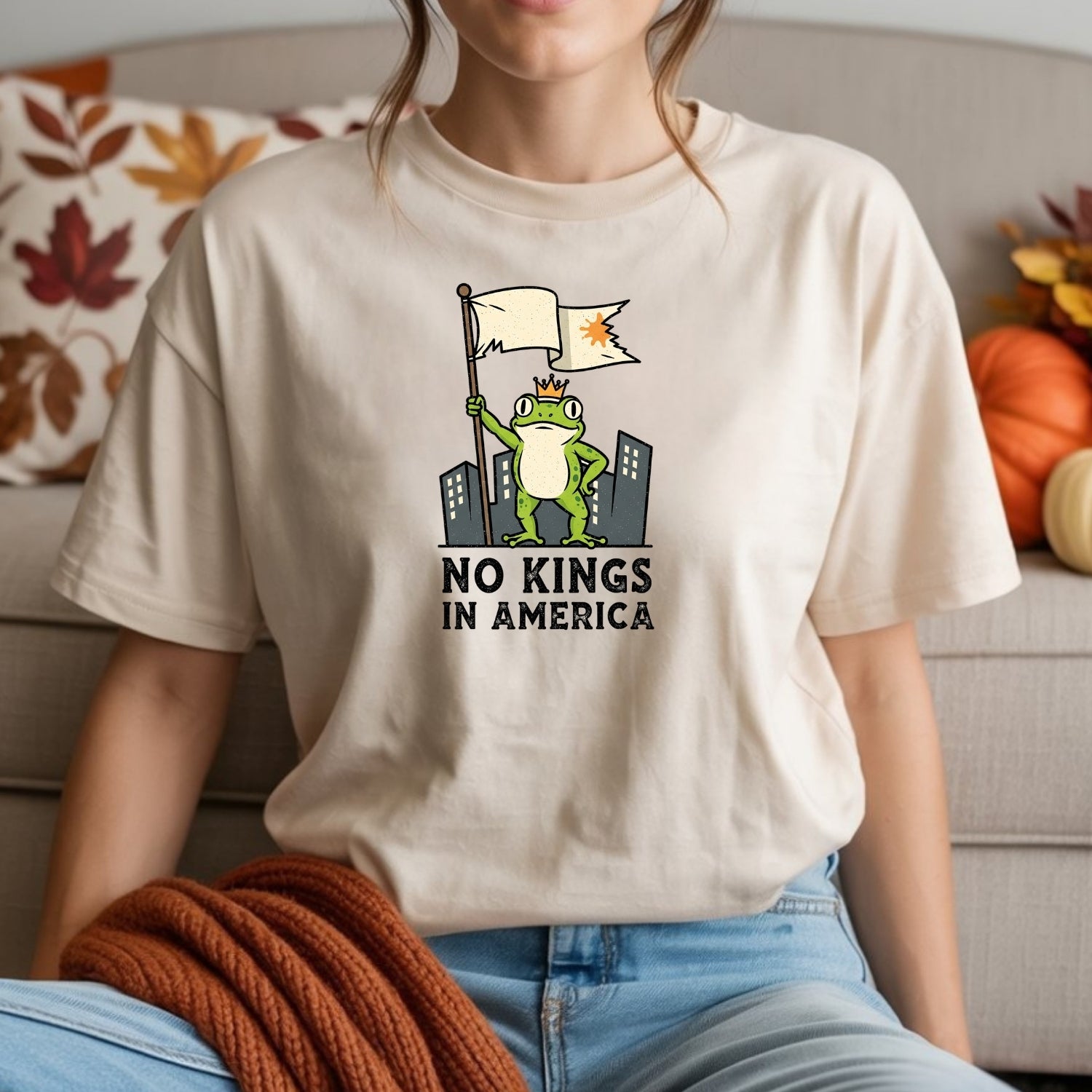 No Kings in America Frog T-Shirt – Rebellious Cartoon Graphic Tee – Funny Freedom Design