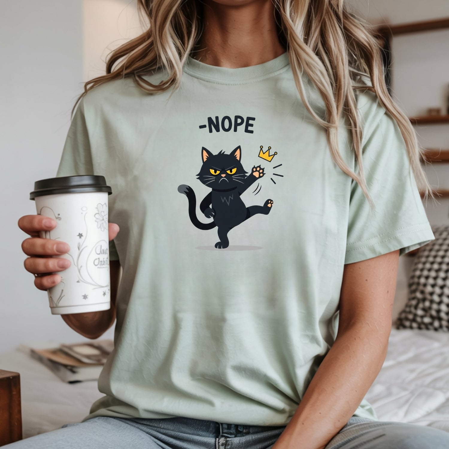 No Kings in America Black Cat T-Shirt – Funny Patriotic Meme Tee – Independence Graphic Top