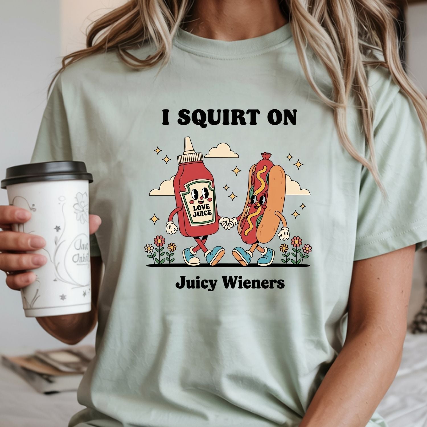 Retro Funny I Squirt On Juicy Wieners Hot Dog Tee - Raunchy Humor Shirt - Cute Food Meme T-Shirt