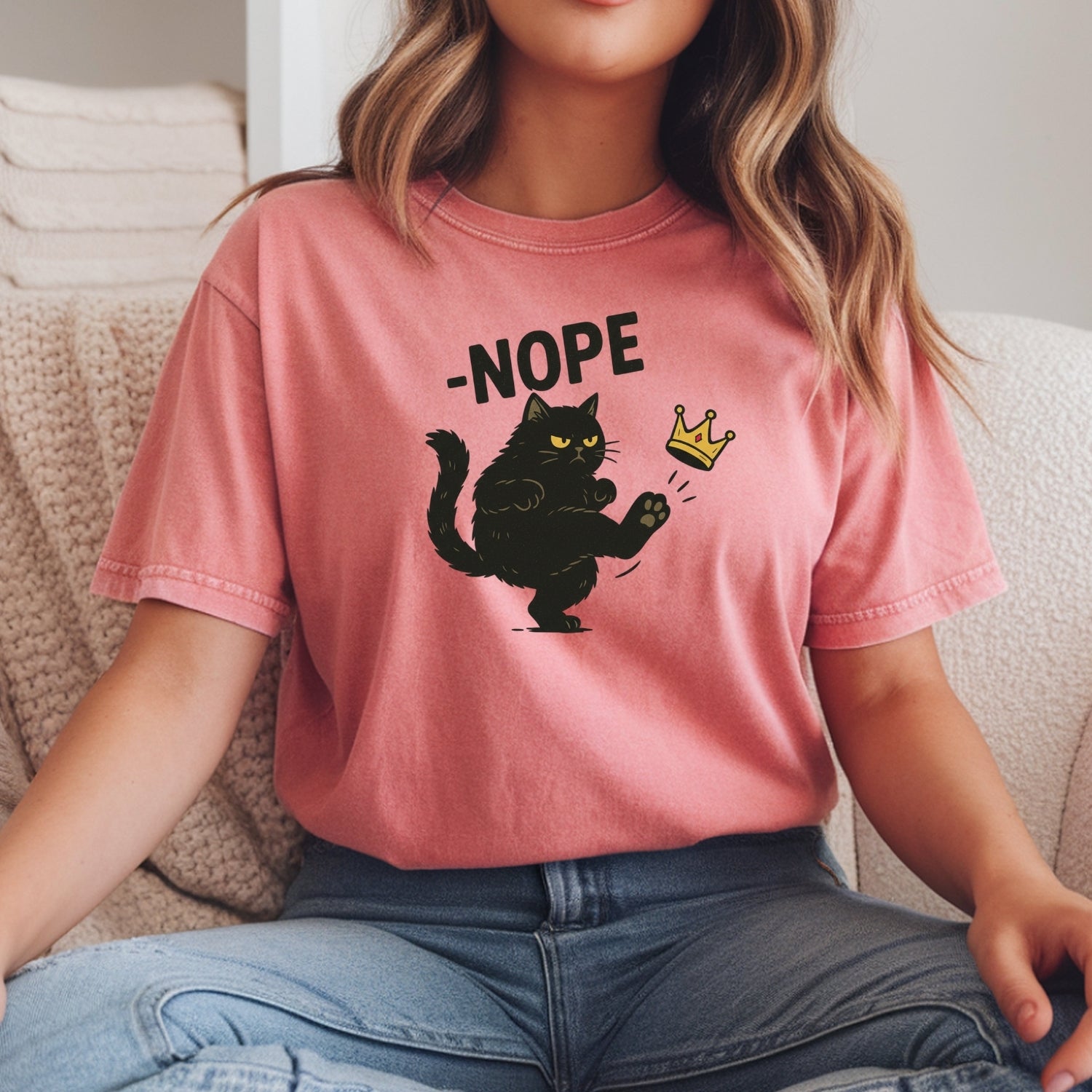 No Kings in America Black Cat Shirt – Funny Political Meme Tee – Satirical Graphic T-Shirt