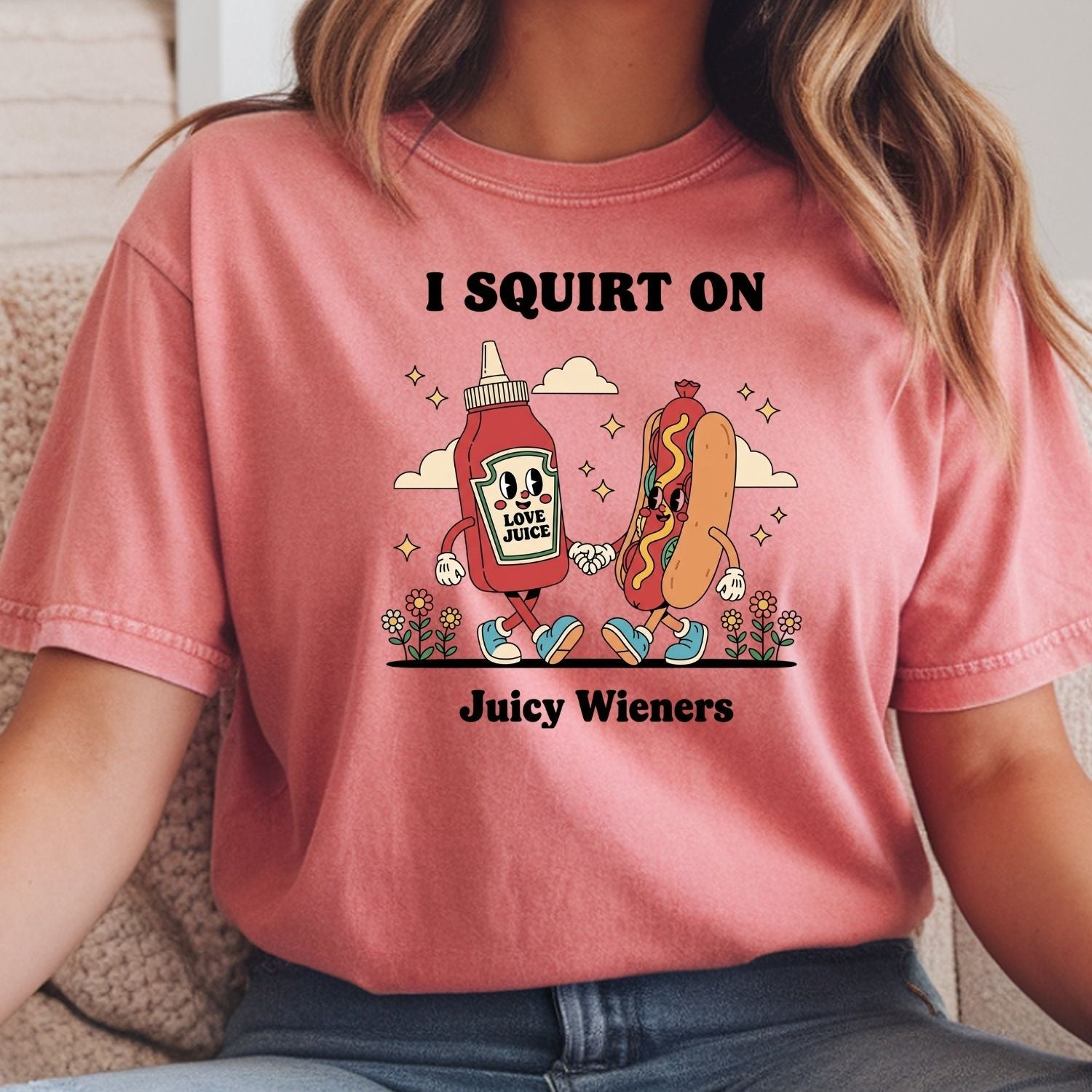 Retro Funny I Squirt On Juicy Wieners Hot Dog Tee - Raunchy Humor Shirt - Cute Food Meme T-Shirt