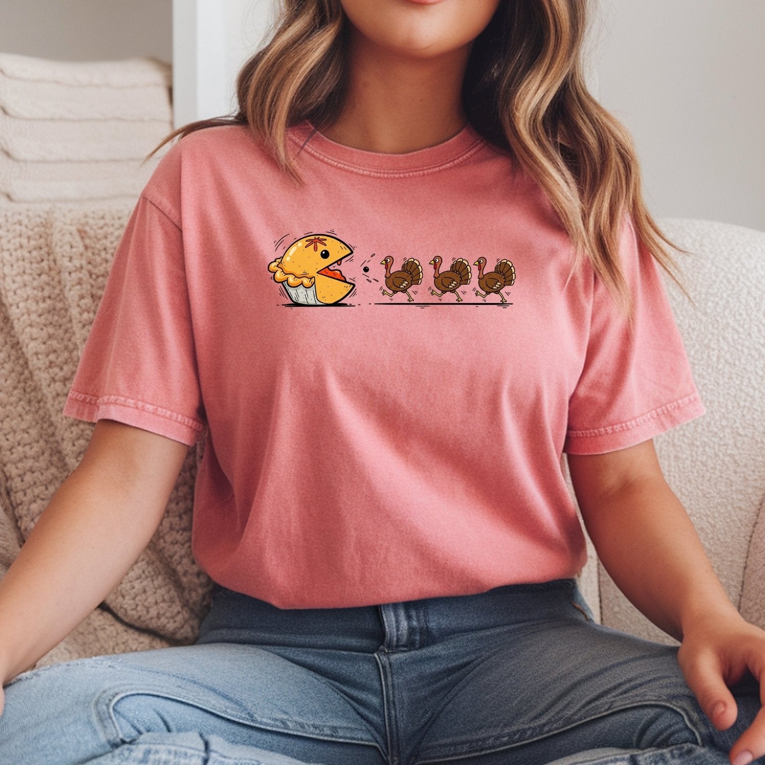 Funny Thanksgiving Shirt – Retro Pumpkin Pie Chasing Turkey Tee
