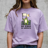 No Kings in America Frog T-Shirt – Rebellious Cartoon Graphic Tee – Funny Freedom Design