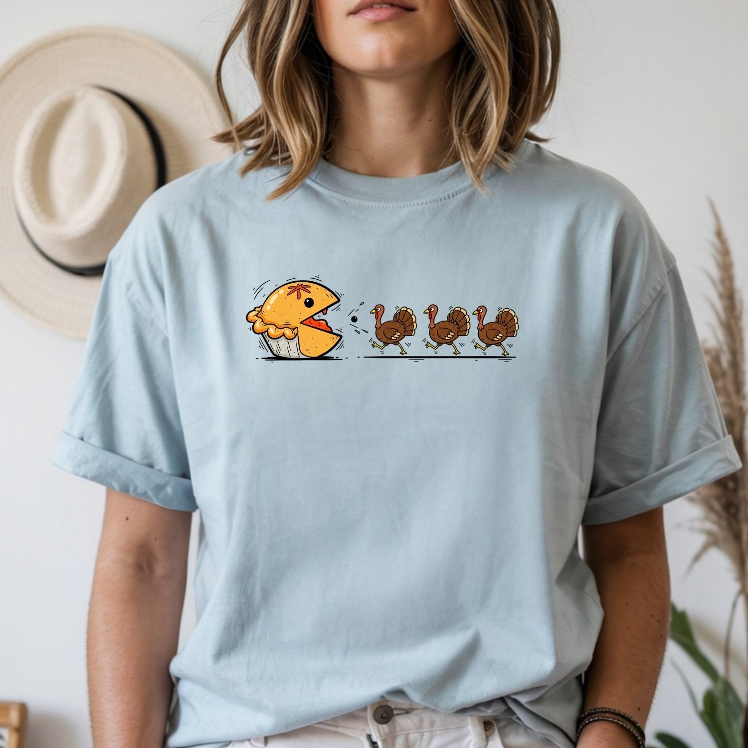 Funny Thanksgiving Shirt – Retro Pumpkin Pie Chasing Turkey Tee