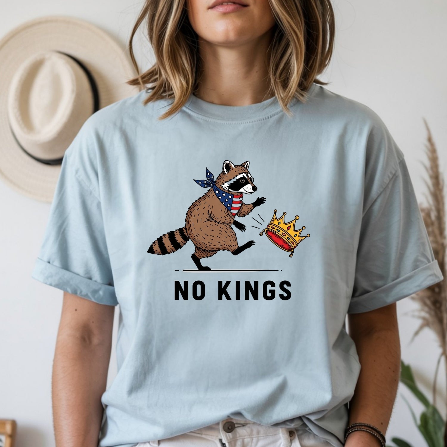 No Kings Raccoon Graphic T-Shirt - Freedom and Independence Shirt – Funny Parody Top