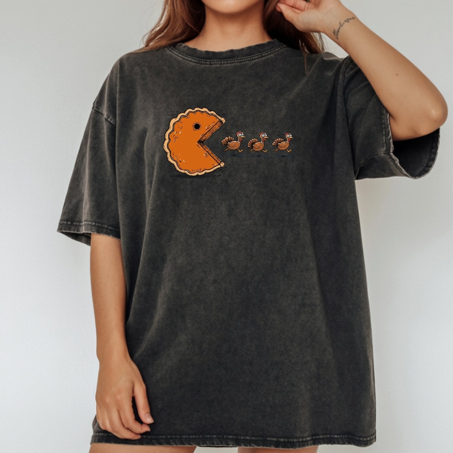 Retro Thanksgiving Pumpkin Pie Chasing Turkey Shirt – Funny Fall Vibes Tee