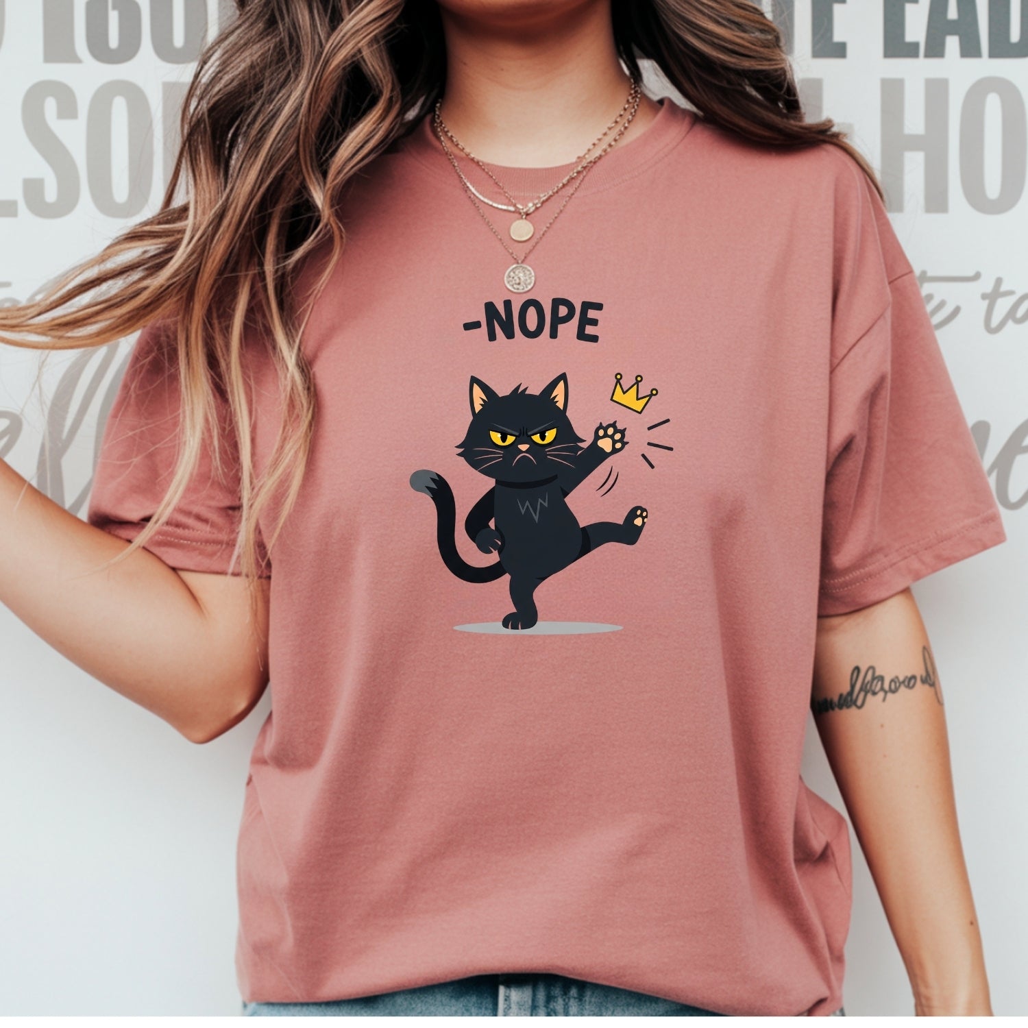 No Kings in America Black Cat T-Shirt – Funny Patriotic Meme Tee – Independence Graphic Top